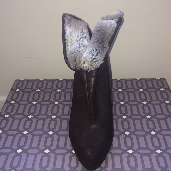 BCBG Brown Ankle Boots with Faux Fur Lining - Picture 4 of 6